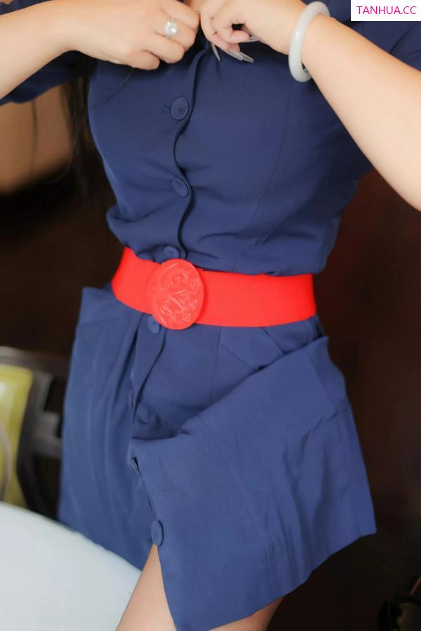 小娜比  [XiuRen]高清写真图 2025.06.06 No.10371 娜比 空姐制服第21张图片